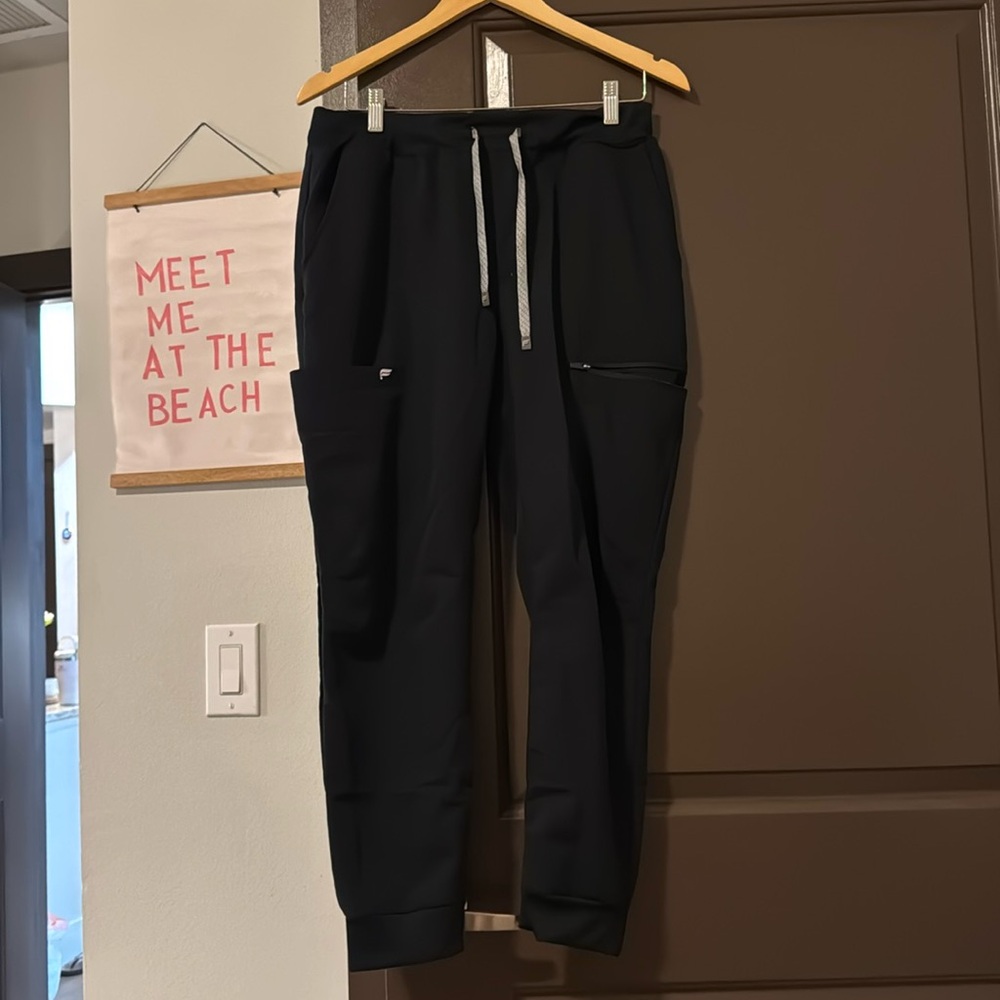 Large Short Black Fabletics scrub joggers